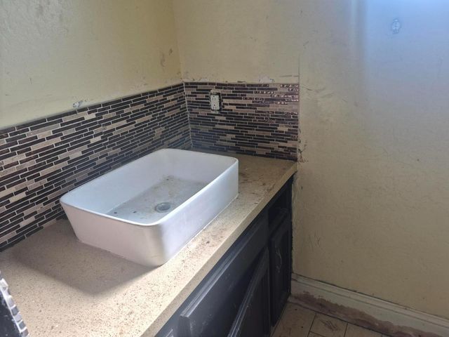 6136 E Church Avenue, Fresno, CA 93727