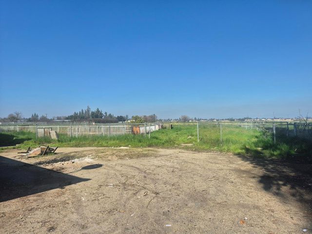 6136 E Church Avenue, Fresno, CA 93727