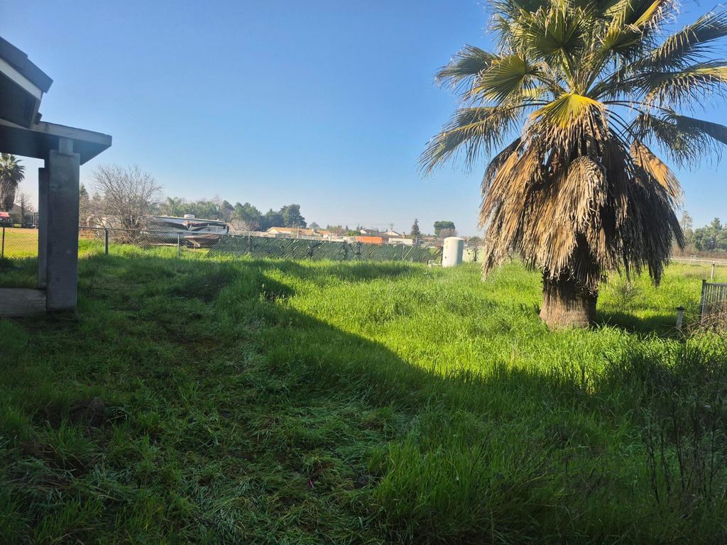 Image 7 of property listing at 6136 E Church Avenue, Fresno, CA 93727