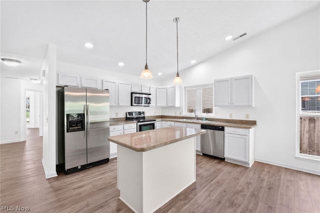 8832 Wheaton Place, North Ridgeville, OH 44039