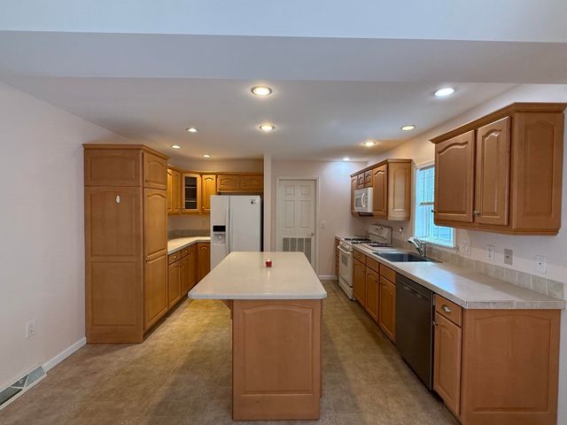 65 Sagebrush Drive, Rochester, NH 03867
