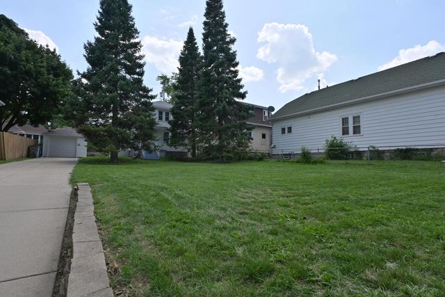 5411 W Wells STREET, Milwaukee, WI 53208