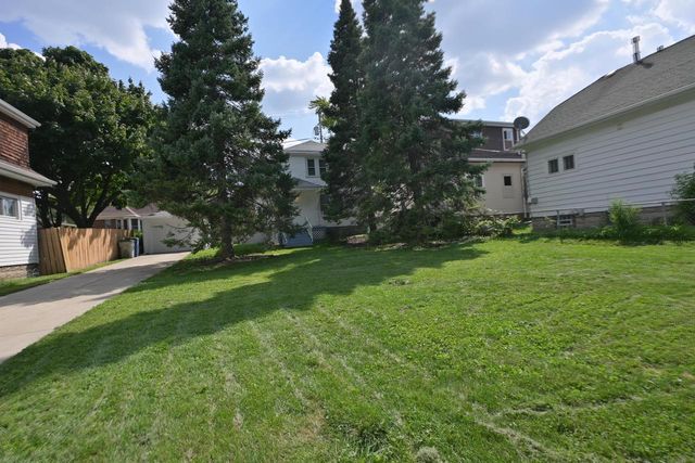 5411 W Wells STREET, Milwaukee, WI 53208