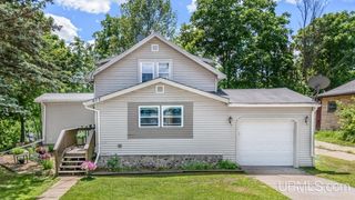 617 Crest St, Kingsford, MI 49802