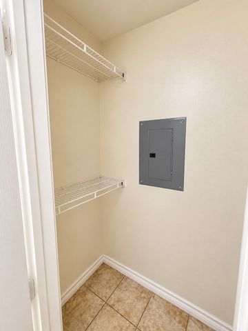 211 Skyway Drive 8, Euless, TX 76040
