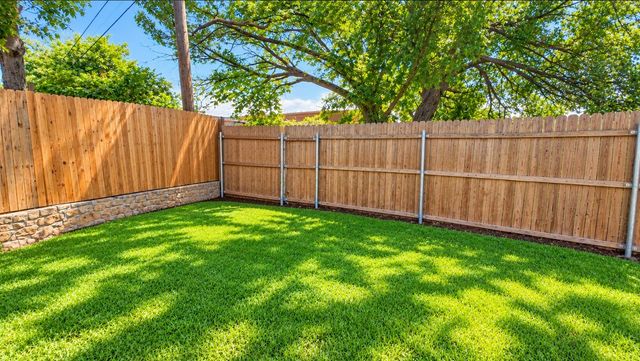 211 Skyway Drive 8, Euless, TX 76040