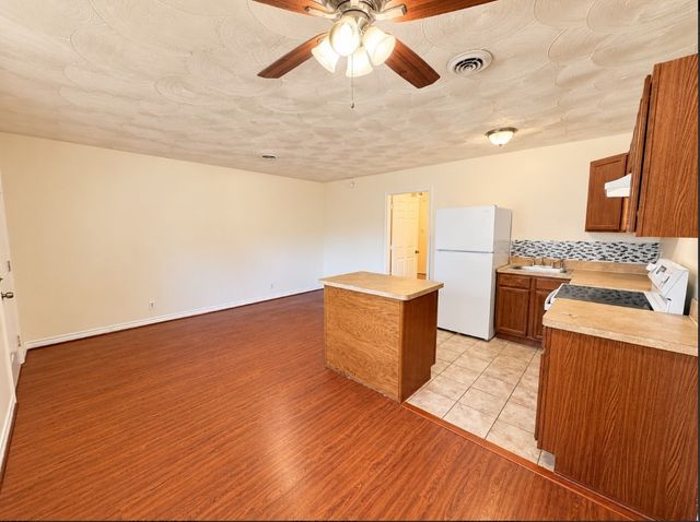 211 Skyway Drive 8, Euless, TX 76040