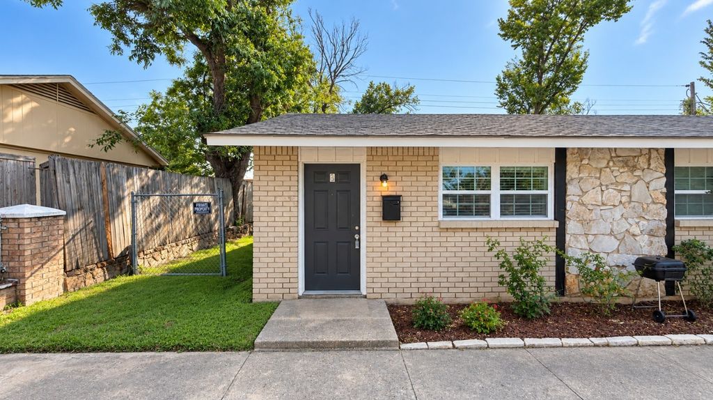 211 Skyway Drive 8, Euless, TX 76040
