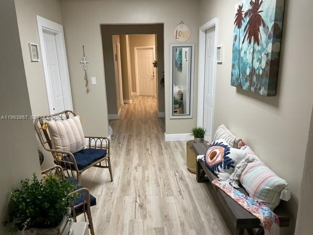 45 Curtiss Pkwy, Miami Springs, FL 33166