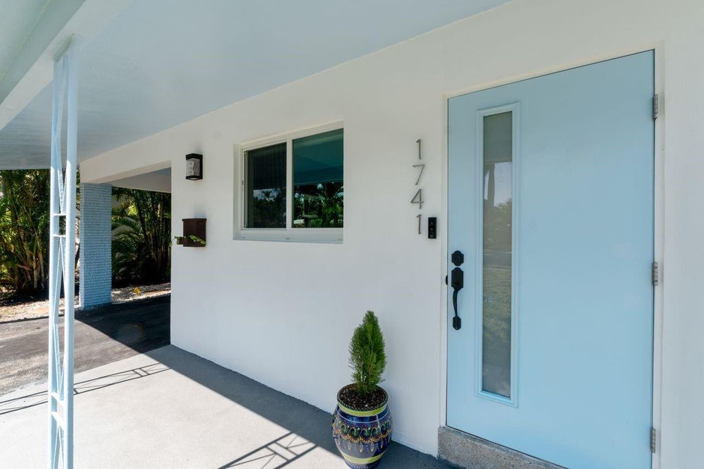 1741 NE 40th Street, Oakland Park, FL 33334