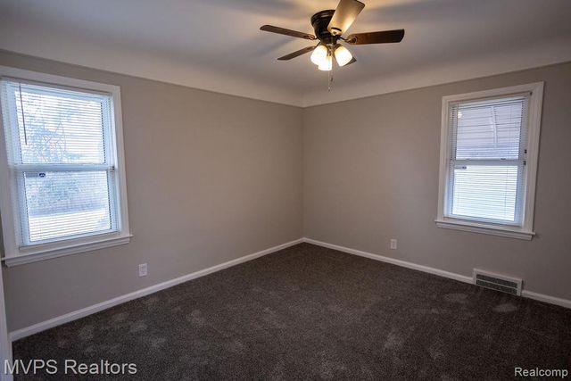 15490 Couzens Avenue, Eastpointe, MI 48021