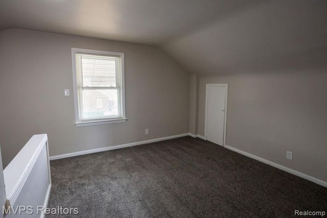 15490 Couzens Avenue, Eastpointe, MI 48021
