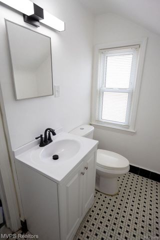 15490 Couzens Avenue, Eastpointe, MI 48021