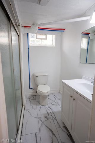 15490 Couzens Avenue, Eastpointe, MI 48021