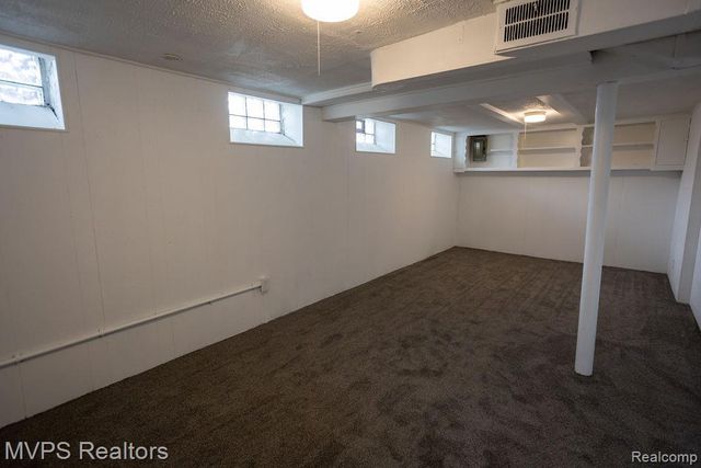 15490 Couzens Avenue, Eastpointe, MI 48021