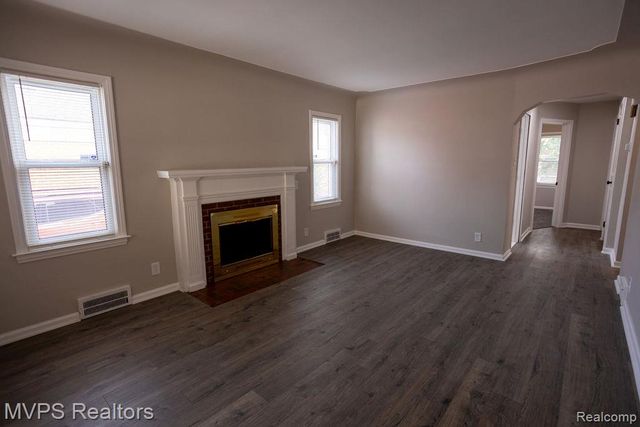 15490 Couzens Avenue, Eastpointe, MI 48021