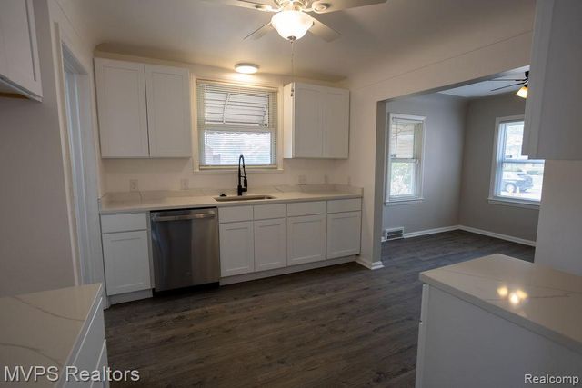 15490 Couzens Avenue, Eastpointe, MI 48021