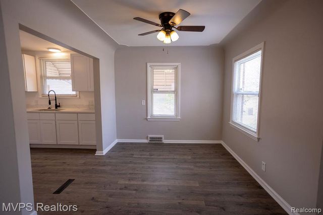 15490 Couzens Avenue, Eastpointe, MI 48021