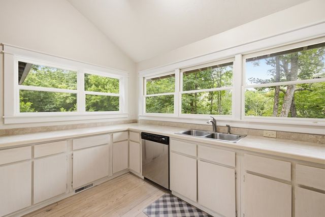 220 Penland Indian Trail, Hayesville, NC 28904