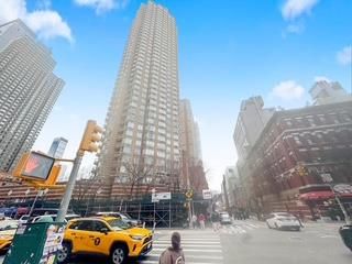 500 43 St W 21 E, New York (manhattan), NY 10036