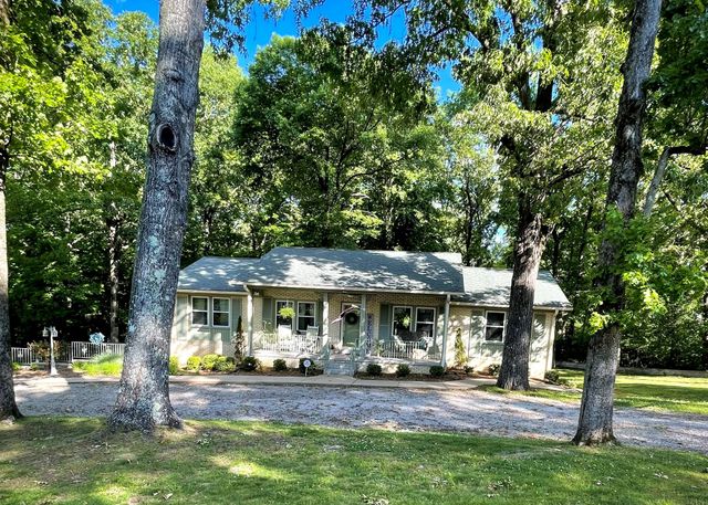 100 Canary Dr, Dickson, TN 37055