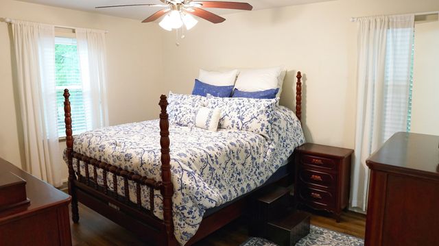 100 Canary Dr, Dickson, TN 37055
