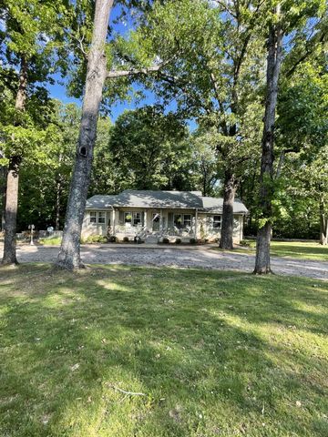 100 Canary Dr, Dickson, TN 37055