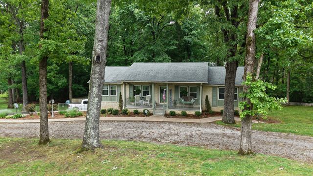 100 Canary Dr, Dickson, TN 37055