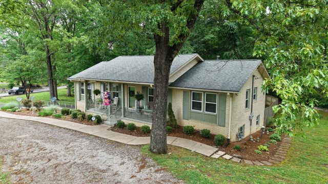 100 Canary Dr, Dickson, TN 37055