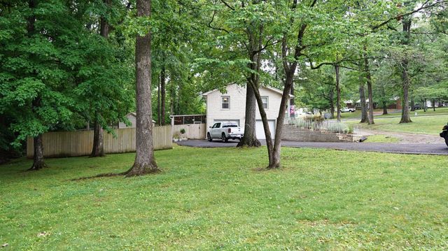 100 Canary Dr, Dickson, TN 37055