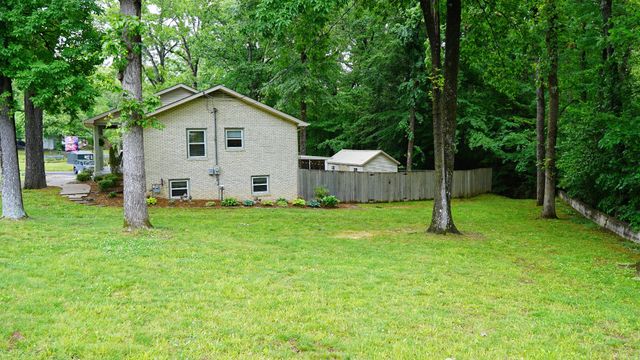 100 Canary Dr, Dickson, TN 37055