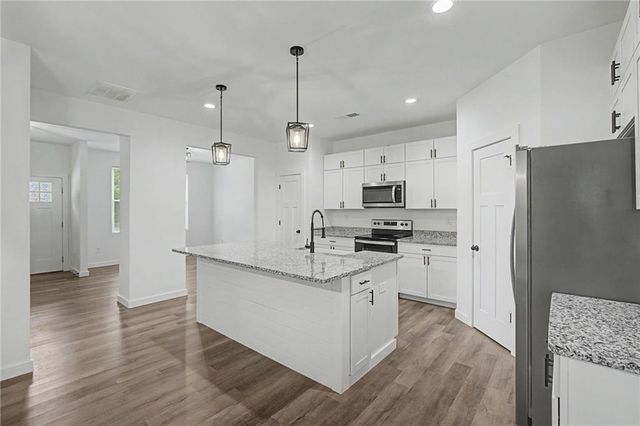 24 Rocky Circle NE, White, GA 30184
