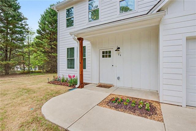24 Rocky Circle NE, White, GA 30184