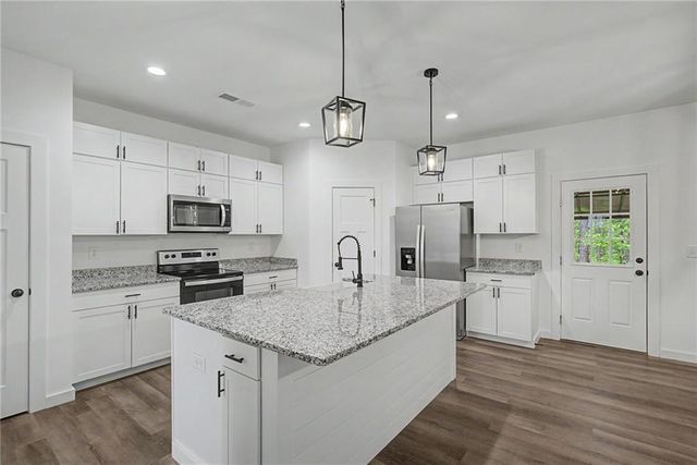 24 Rocky Circle NE, White, GA 30184