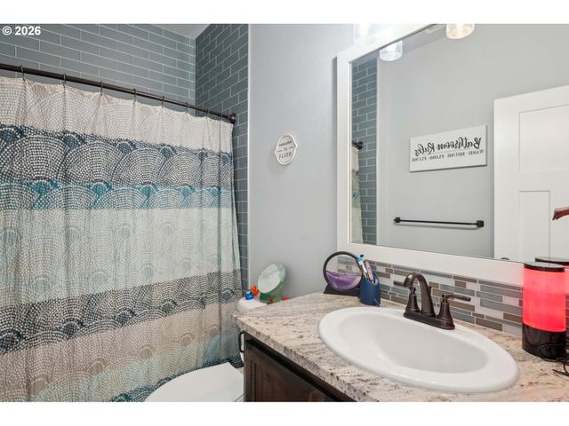 130 ZEPHYR Dr, Silver Lake, WA 98645