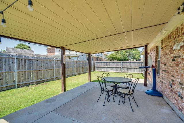 6516 Fairglen Drive, Arlington, TX 76002