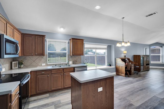 6516 Fairglen Drive, Arlington, TX 76002