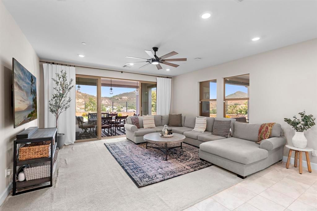 Image 2 of property listing at 2944 Gait Way, Escondido, CA 92029