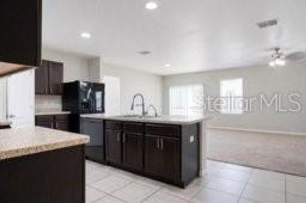 Image 5 of property listing at 232 WILLOW BEND DRIVE, Davenport, FL 33897