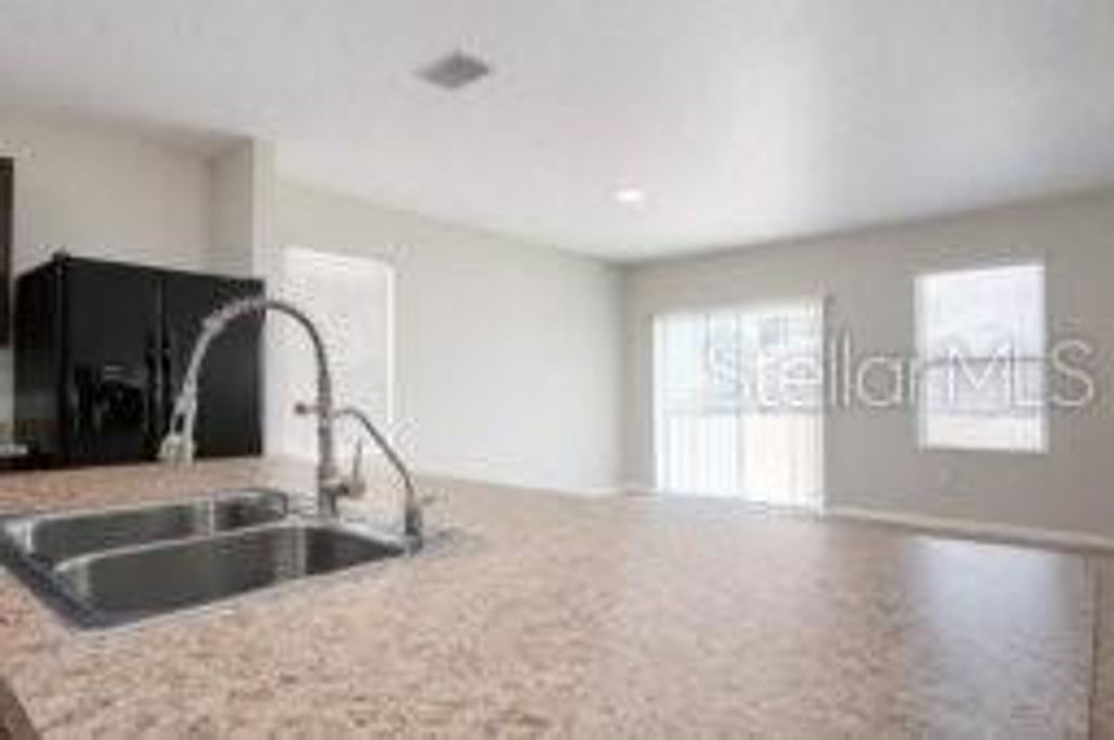 Image 7 of property listing at 232 WILLOW BEND DRIVE, Davenport, FL 33897