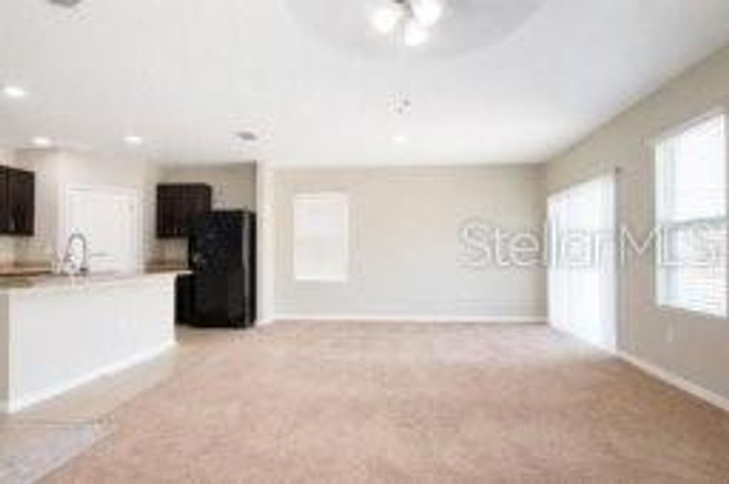 Image 8 of property listing at 232 WILLOW BEND DRIVE, Davenport, FL 33897