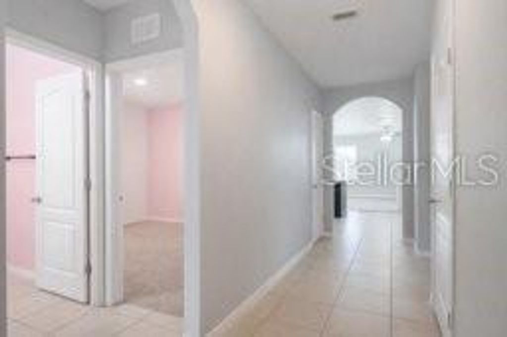 Image 9 of property listing at 232 WILLOW BEND DRIVE, Davenport, FL 33897