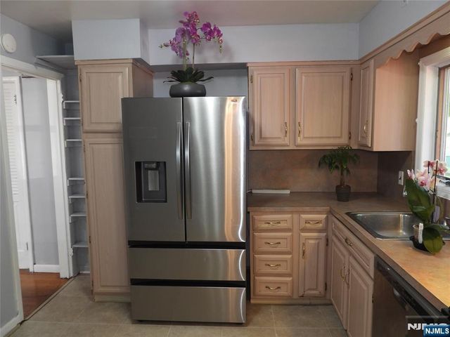 133 Baldwin Avenue, Hasbrouck Heights, NJ 07604
