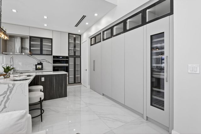 750 NE 16th Avenue, Fort Lauderdale, FL 33304