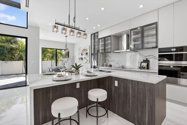 750 NE 16th Avenue, Fort Lauderdale, FL 33304