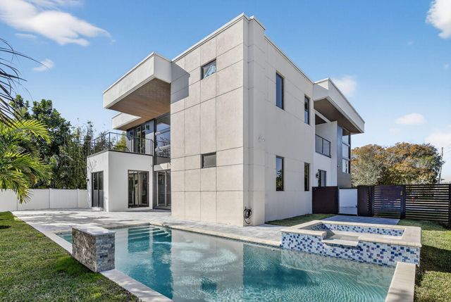 750 NE 16th Avenue, Fort Lauderdale, FL 33304