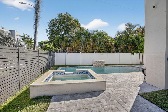 750 NE 16th Avenue, Fort Lauderdale, FL 33304