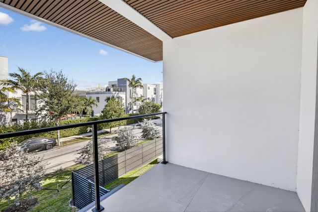 750 NE 16th Avenue, Fort Lauderdale, FL 33304