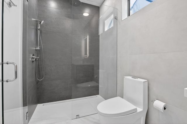 750 NE 16th Avenue, Fort Lauderdale, FL 33304