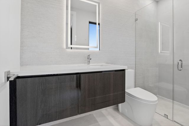 750 NE 16th Avenue, Fort Lauderdale, FL 33304